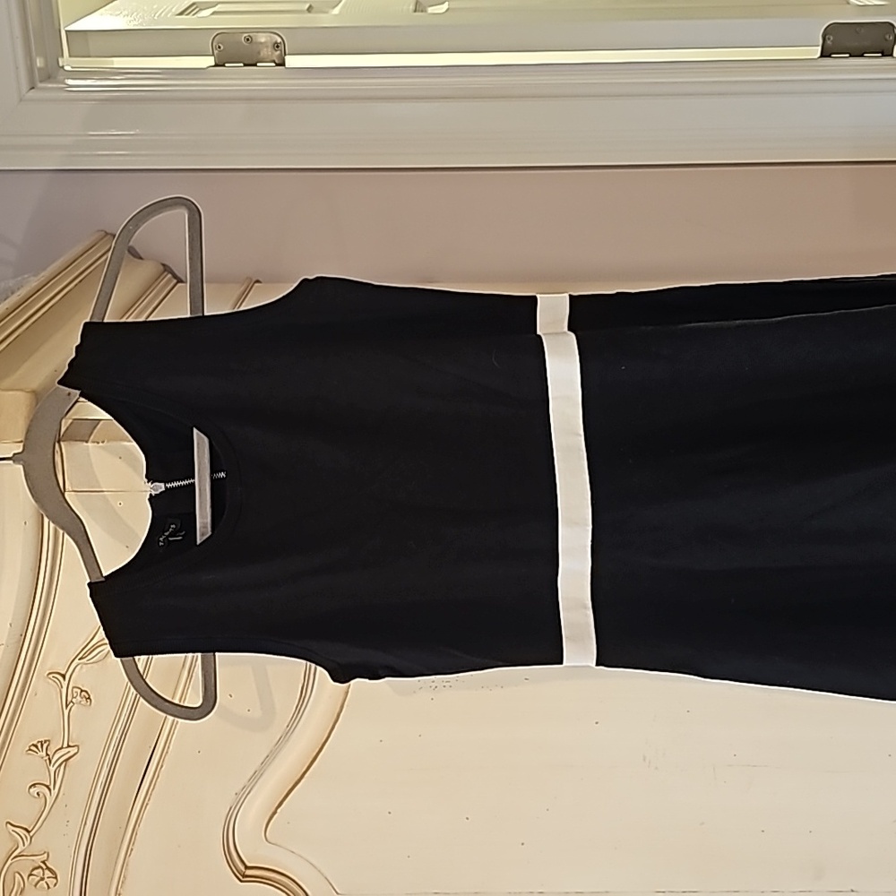 Dress - Picture 2 of 5